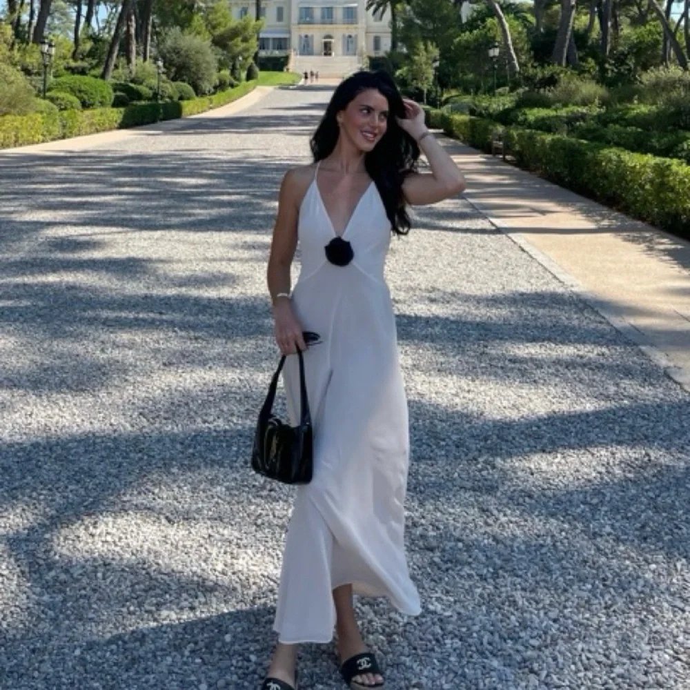 Elegant White Evening Gown - Picture 4 of 14